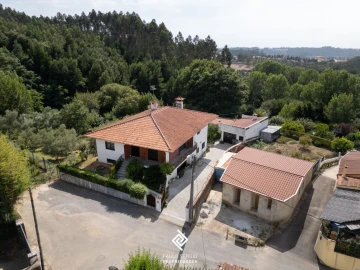 Moradia T3 para Venda em O. Azeméis, Riba-Ul, Ul, Macinhata Seixa, Madail