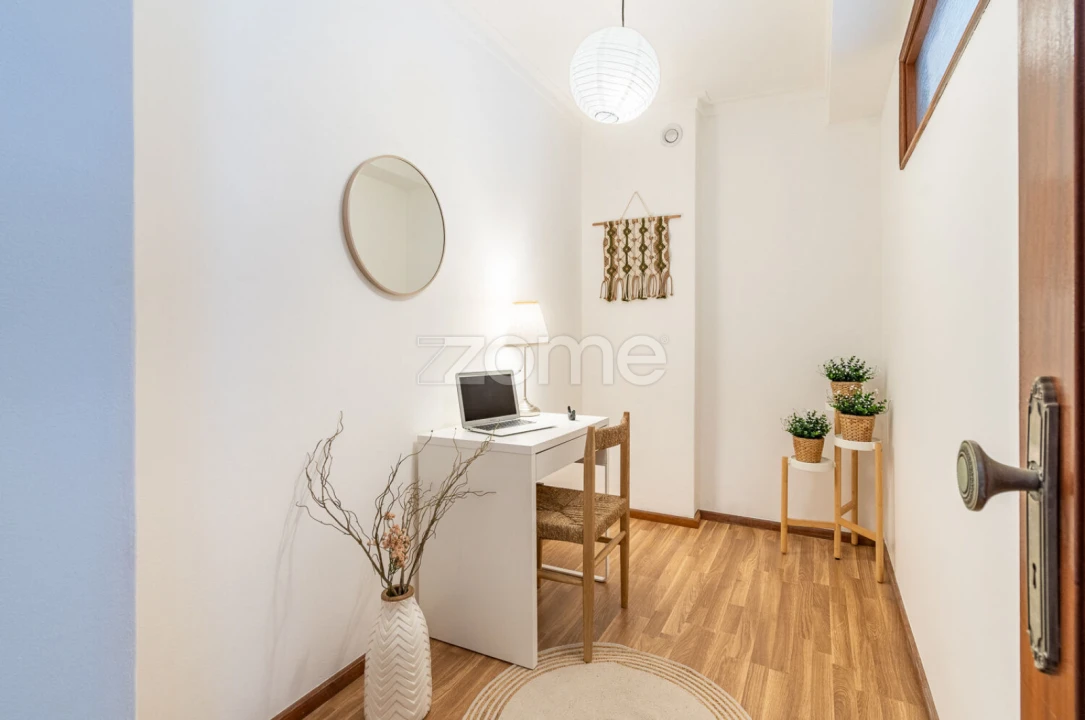 Apartamento T1 para Venda em Paranhos Foto 3