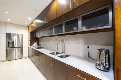 Apartamento T4 para Venda em Ramalde