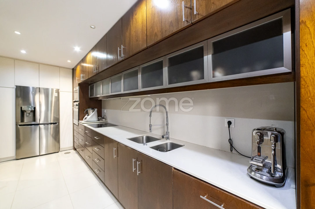 Apartamento T4 para Venda em Ramalde Foto 8