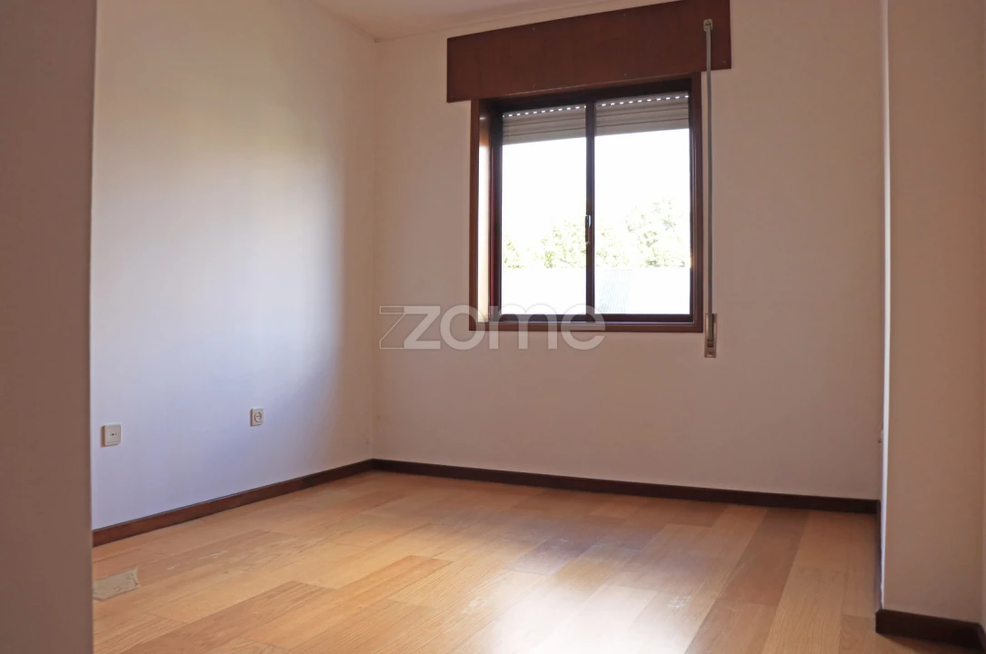 Apartamento T1 para Arrendamento em Baguim do Monte (Rio Tinto) Foto 4