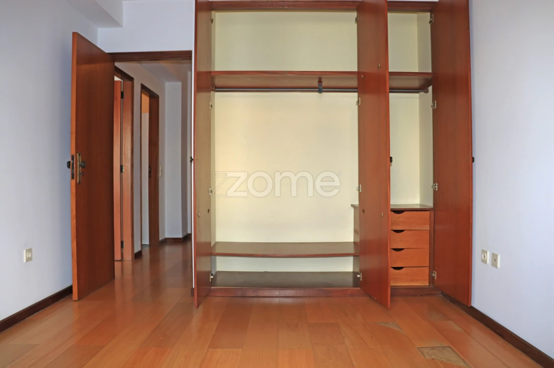 Apartamento T1 para Arrendamento em Baguim do Monte (Rio Tinto) Foto 5