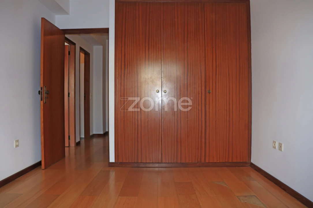 Apartamento T1 para Arrendamento em Baguim do Monte (Rio Tinto) Foto 6