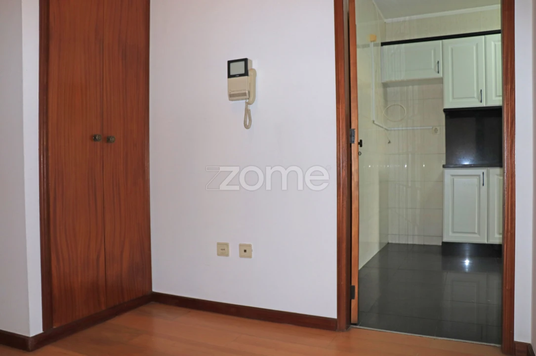 Apartamento T1 para Arrendamento em Baguim do Monte (Rio Tinto) Foto 7