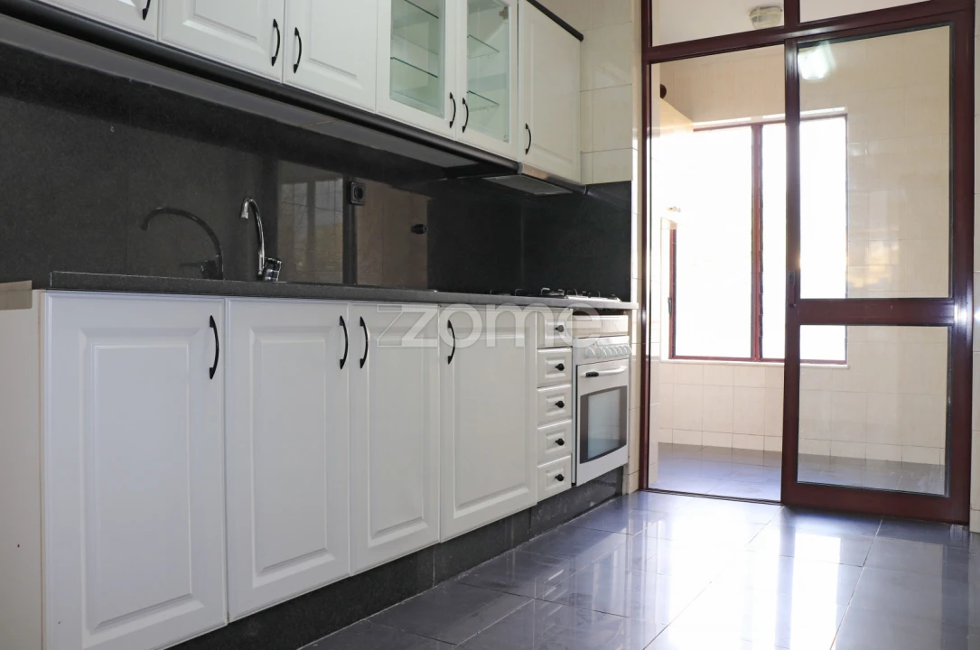 Apartamento T1 para Arrendamento em Baguim do Monte (Rio Tinto) Foto 14