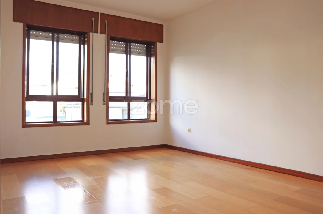Apartamento T1 para Arrendamento em Baguim do Monte (Rio Tinto) Foto 15
