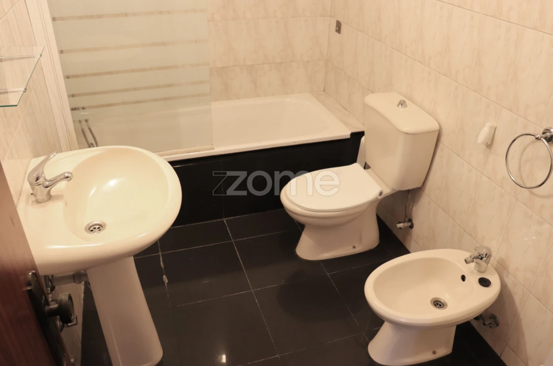 Apartamento T1 para Arrendamento em Baguim do Monte (Rio Tinto) Foto 8