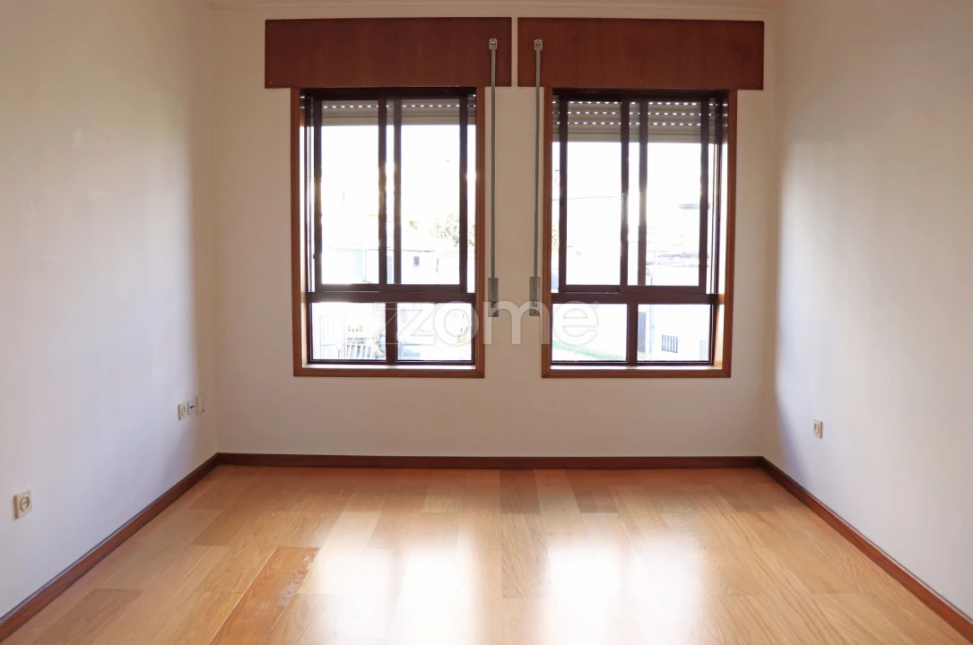 Apartamento T1 para Arrendamento em Baguim do Monte (Rio Tinto) Foto 2