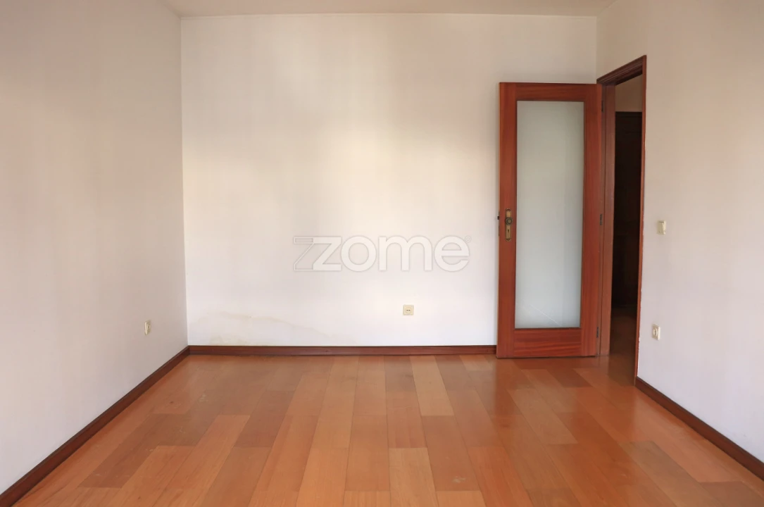 Apartamento T1 para Arrendamento em Baguim do Monte (Rio Tinto) Foto 3