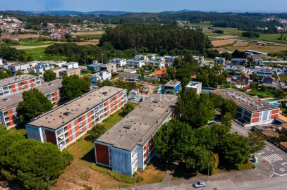 Apartamento T2 para Venda em Nogueira e Silva Escura