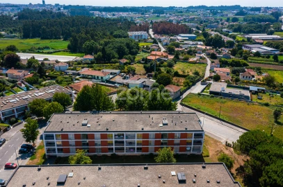 Apartamento T2 para Venda em Nogueira e Silva Escura