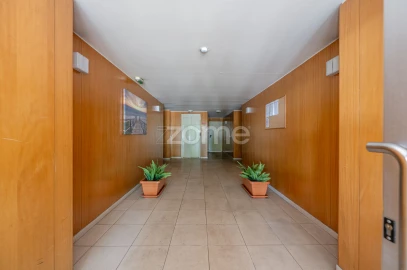 Apartamento T2 para Venda em Nogueira e Silva Escura