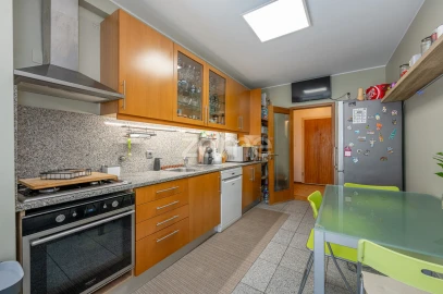 Apartamento T2 para Venda em Nogueira e Silva Escura