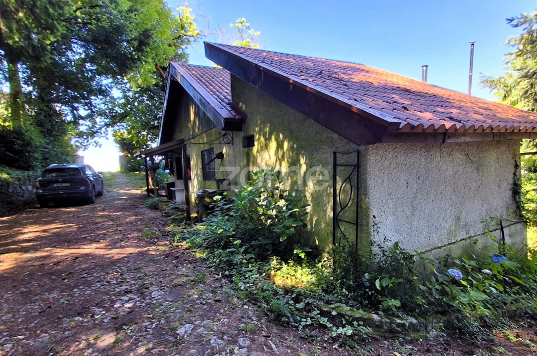 Moradia T4 para Venda em Outeiro Foto 1