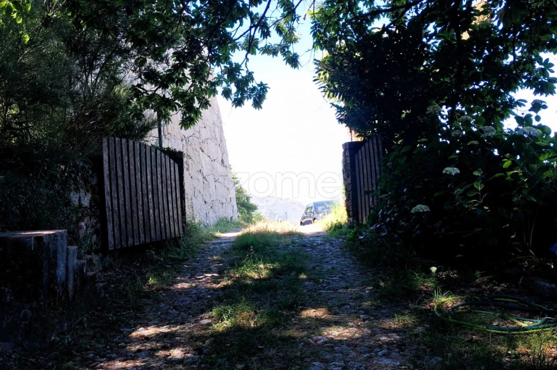 Moradia T4 para Venda em Outeiro Foto 32