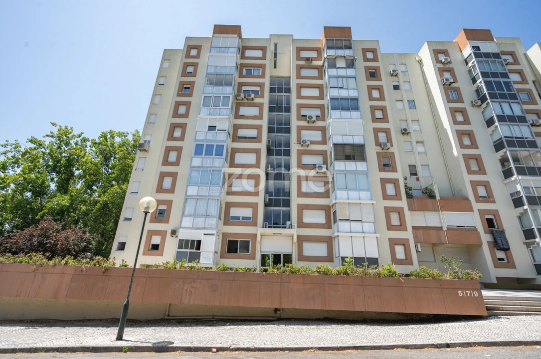 Apartamento T2 para Arrendamento em Lumiar Foto 2