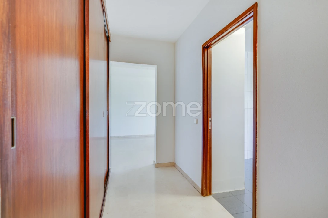 Apartamento T2 para Arrendamento em Lumiar Foto 5