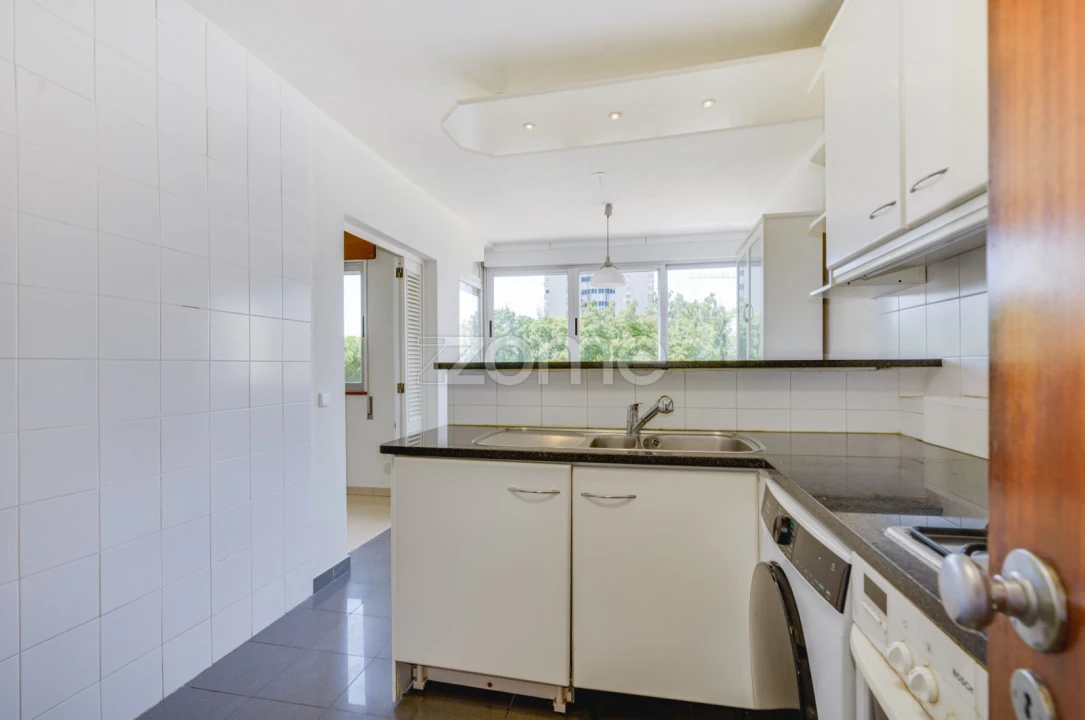Apartamento T2 para Arrendamento em Lumiar Foto 6