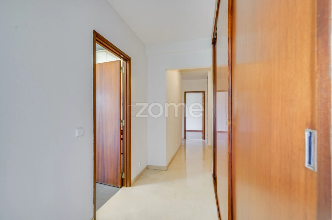 Apartamento T2 para Arrendamento em Lumiar Foto 13
