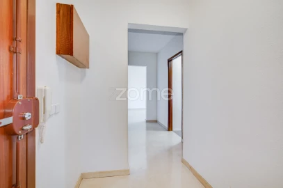Apartamento T2 para Arrendamento em Lumiar