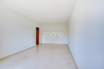 Apartamento T2 para Arrendamento em Lumiar