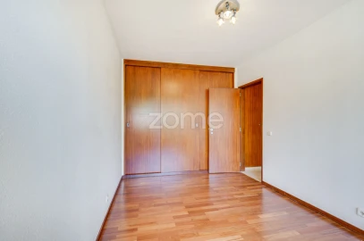 Apartamento T2 para Arrendamento em Lumiar