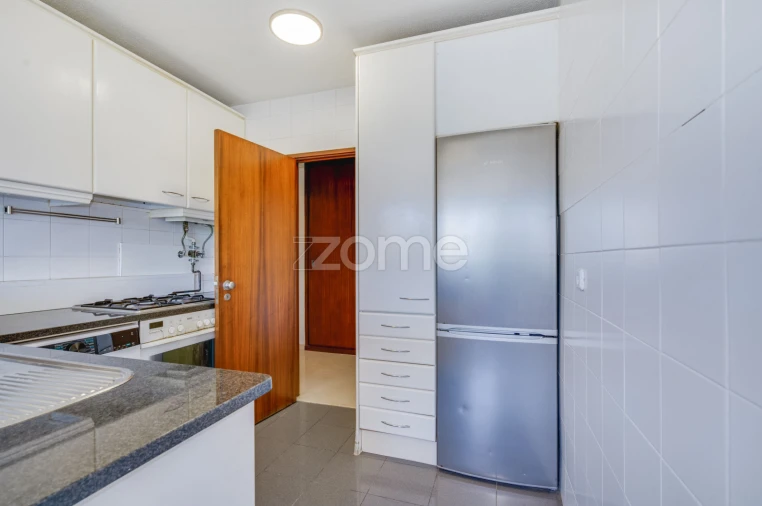Apartamento T2 para Arrendamento em Lumiar Foto 7