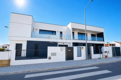 Moradia T4 para Venda em São Domingos de Rana