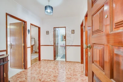 Apartamento T2 para Venda em Massamá e Monte Abraão