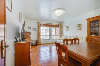 Apartamento T2 para Venda em Massamá e Monte Abraão