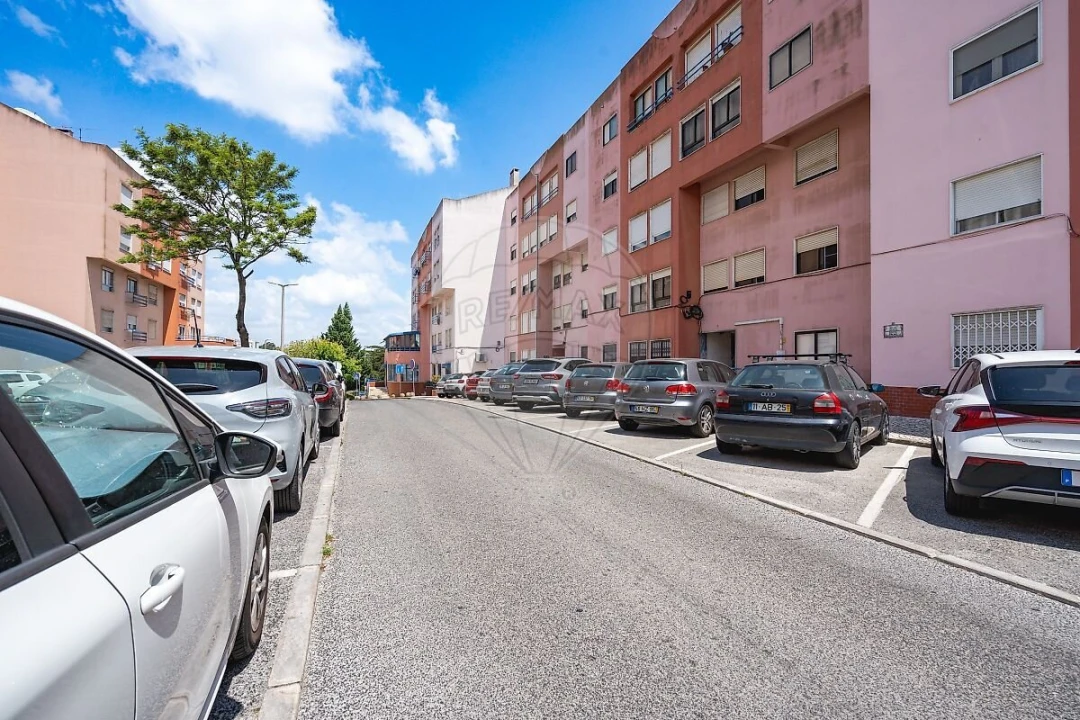 Apartamento T2 para Venda em Massamá e Monte Abraão Foto 23