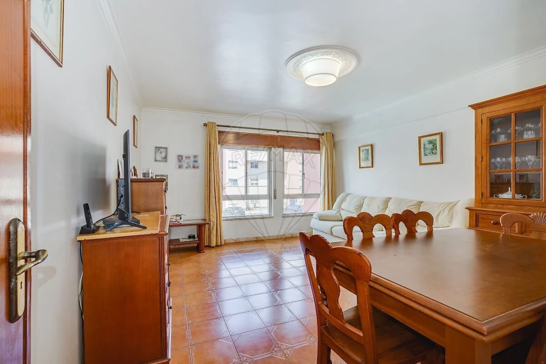 Apartamento T2 para Venda em Massamá e Monte Abraão Foto 2