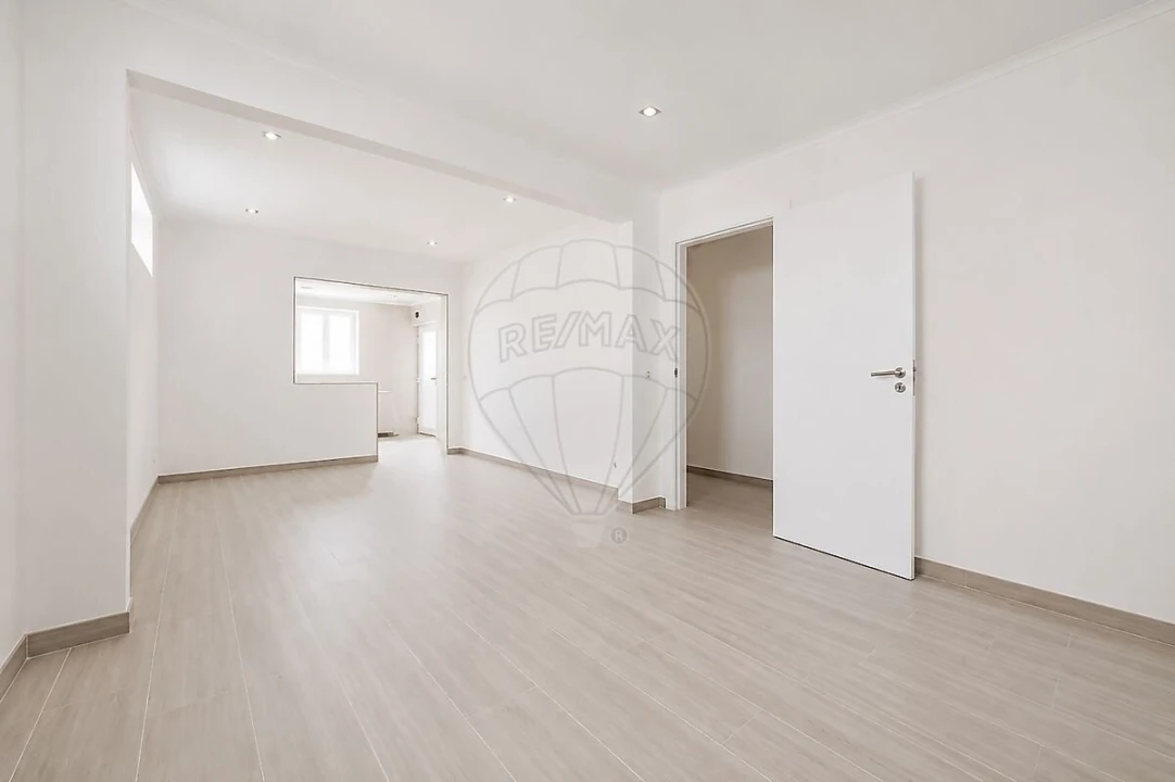 Apartamento T3 para Venda em São Martinho do Porto Foto 1