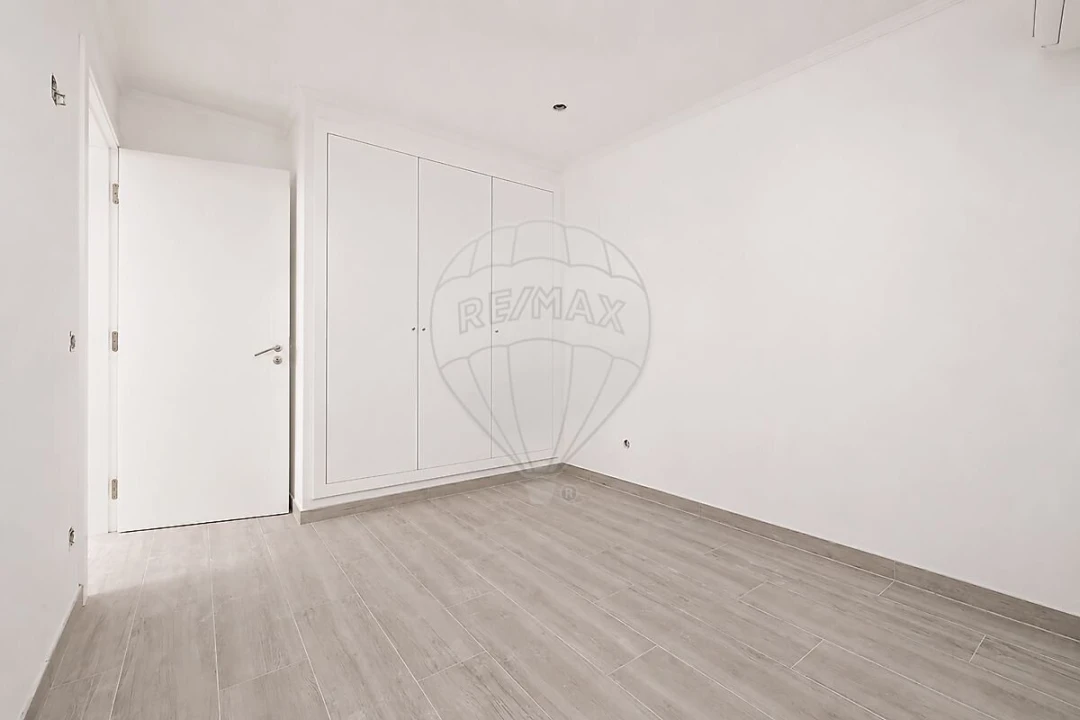 Apartamento T3 para Venda em São Martinho do Porto Foto 12