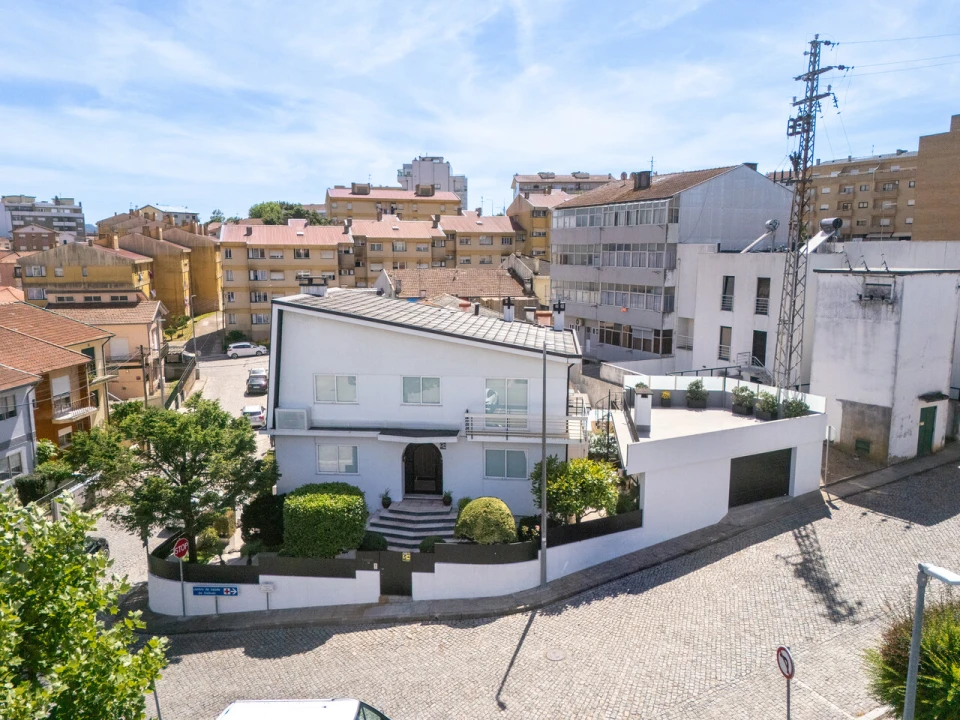 Moradia T5 para Venda em Gondomar (São Cosme), Valbom e Jovim Foto 1