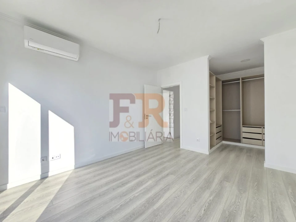 Moradia T3 para Venda em Quinta do Anjo Foto 13