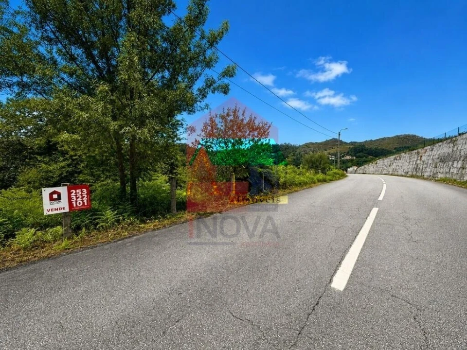 Terreno para Venda em Aboim da Nóbrega e Gondomar Foto 1