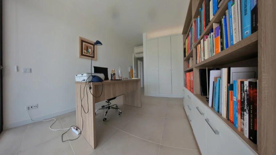 Apartamento T2 para Venda em Portimão Foto 12