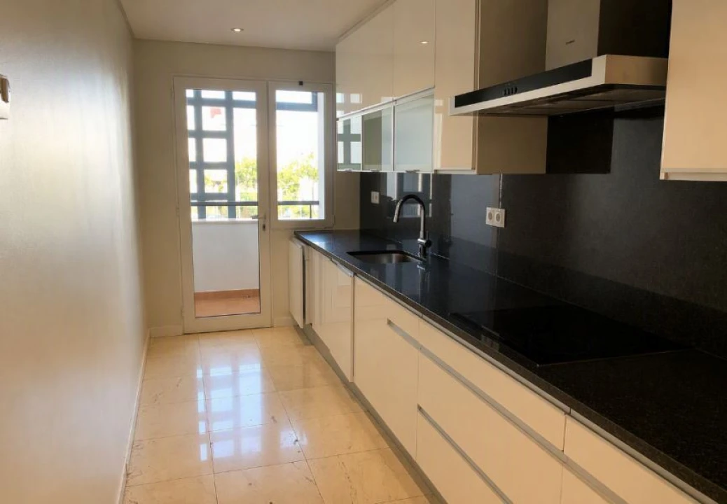 Apartamento T2 para Venda em Quarteira Foto 6