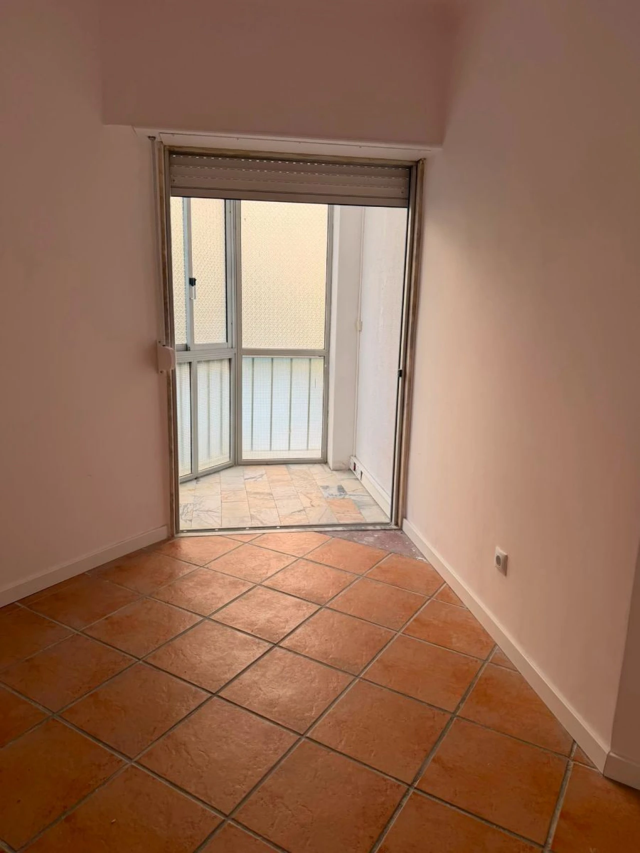 Apartamento T3 para Venda em Algueirão-Mem Martins Foto 4