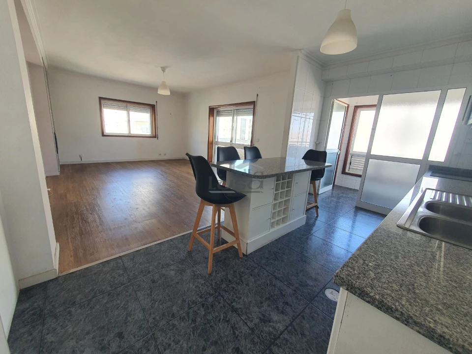 Apartamento T2 para Arrendamento em Mafamude e Vilar do Paraíso Foto 1