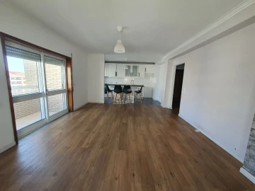 Apartamento T2 para Arrendamento em Mafamude e Vilar do Paraíso