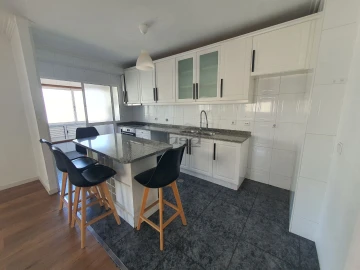Apartamento T2 para Arrendamento em Mafamude e Vilar do Paraíso