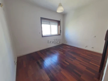 Apartamento T2 para Arrendamento em Mafamude e Vilar do Paraíso