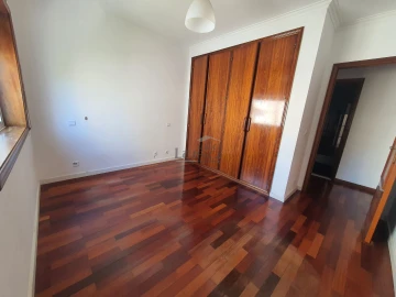 Apartamento T2 para Arrendamento em Mafamude e Vilar do Paraíso