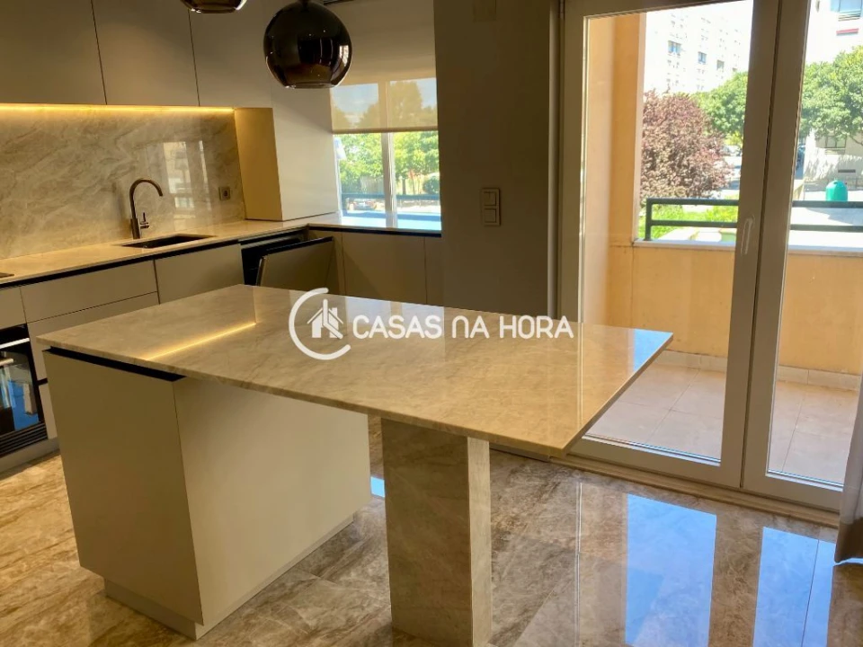 Apartamento T3 para Arrendamento em Carnide Foto 19