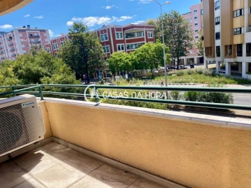 Apartamento T3 para Arrendamento em Carnide