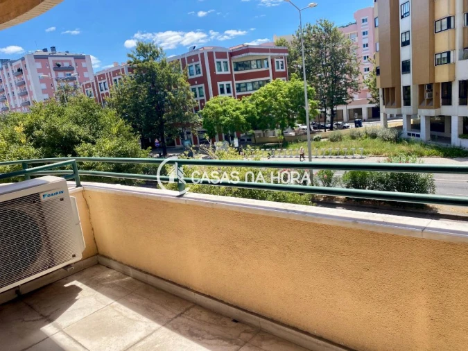 Apartamento T3 para Arrendamento em Carnide Foto 28