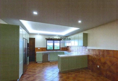 Moradia T5 para Venda em Fundão, Valverde, Donas, A. Joanes, A. Nova Cabo