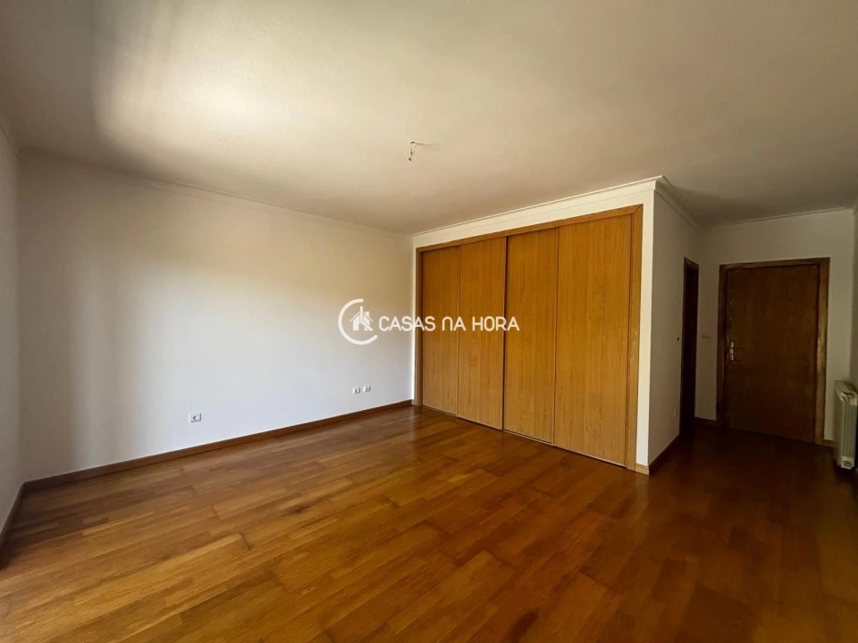 Moradia T4 para Arrendamento em Abraveses Foto 7